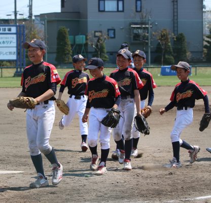 東札幌ジャイアンツ、１１年ぶり２度目の優勝　準Ｖ羊ヶ丘ブルースターズ 