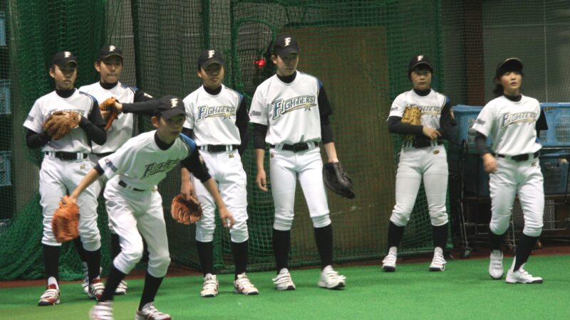 【動画付】日ハムジュニア、札幌第一高・室内で調整！ 