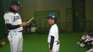 ちびっ子、収穫一杯の卒団式 