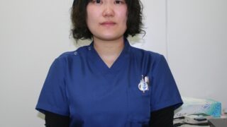 バレー、バドミントンに挑戦した羊ケ丘病院の大垣さん 