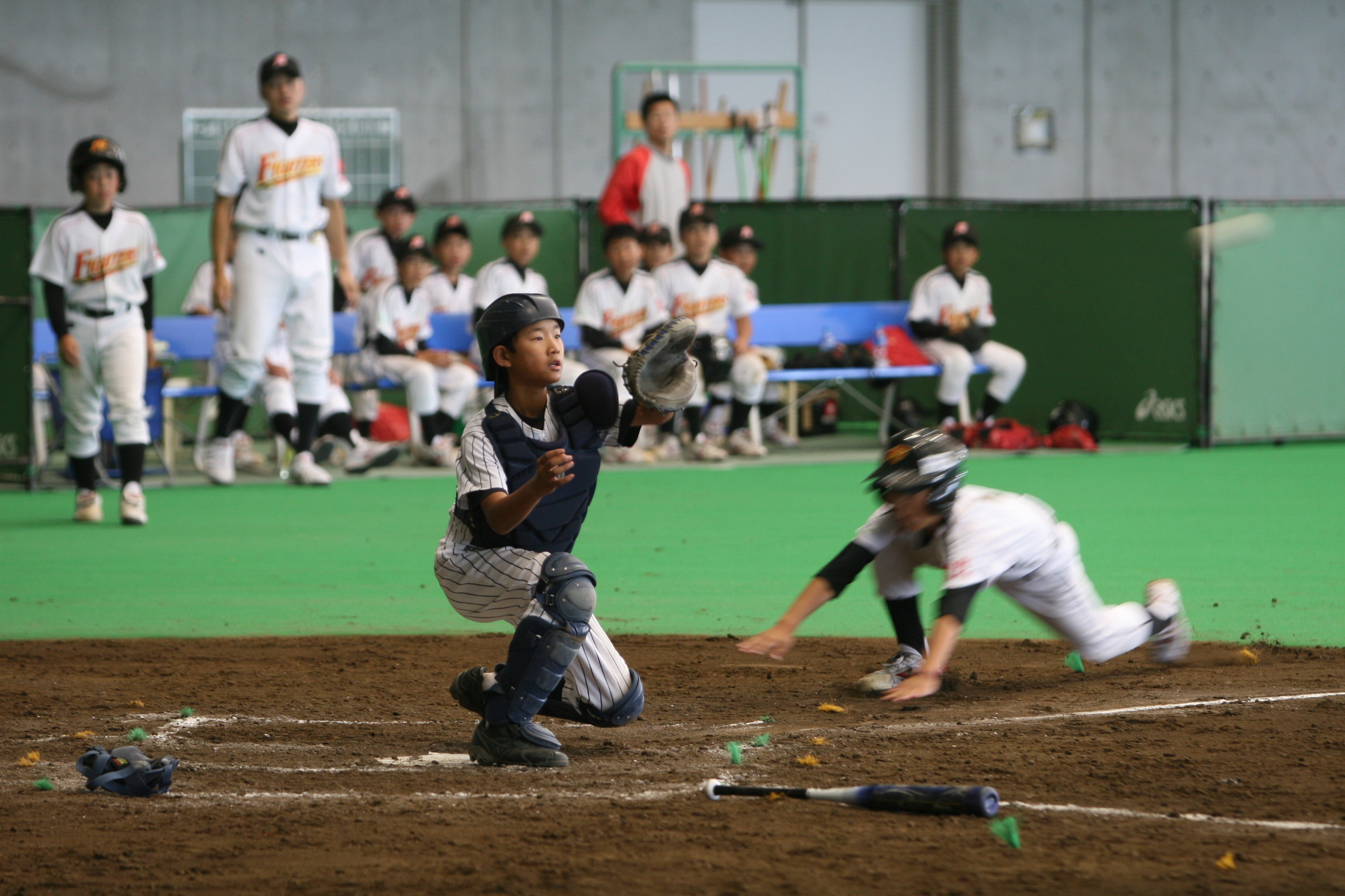 ホームでのクロスプレイ