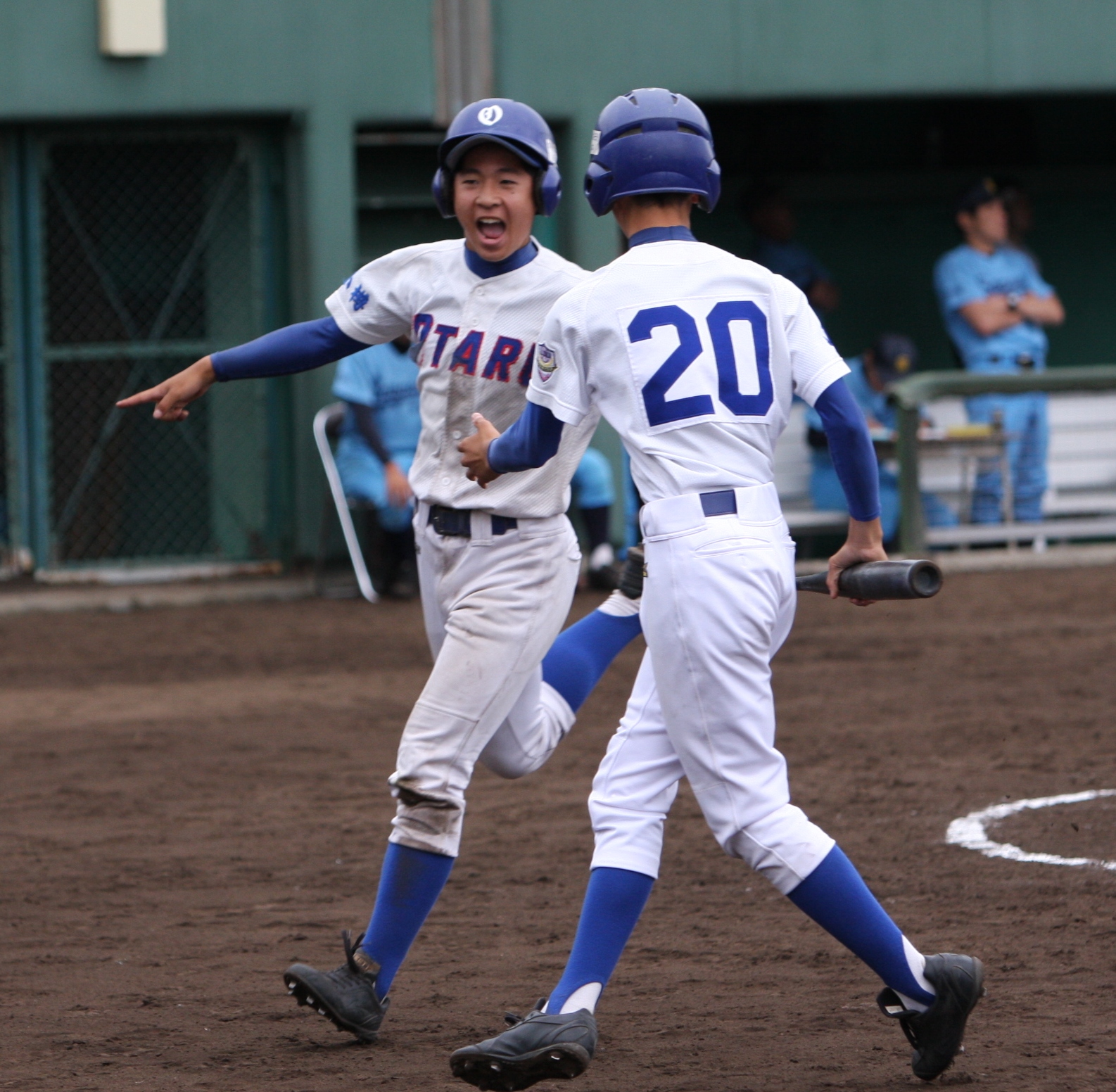 写真左から三走佐々木駿、長谷川悠斗