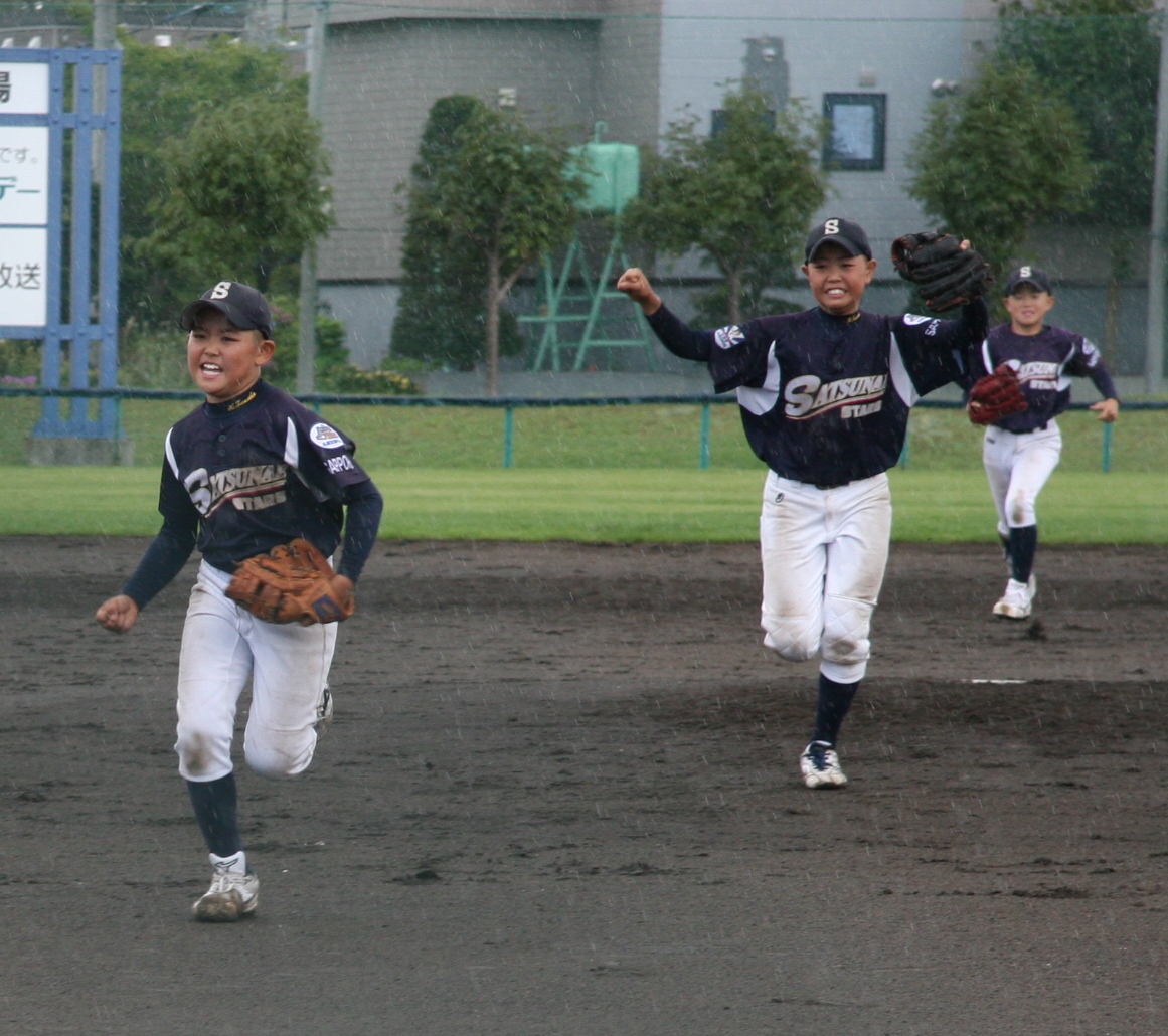 優勝を決めた札苗ナイン