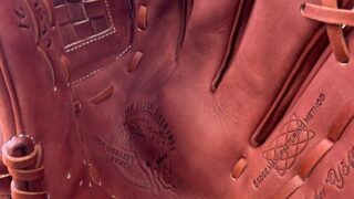 グラブの中指と薬指の付け根がぽこっと出ちゃうのはどうして？ 