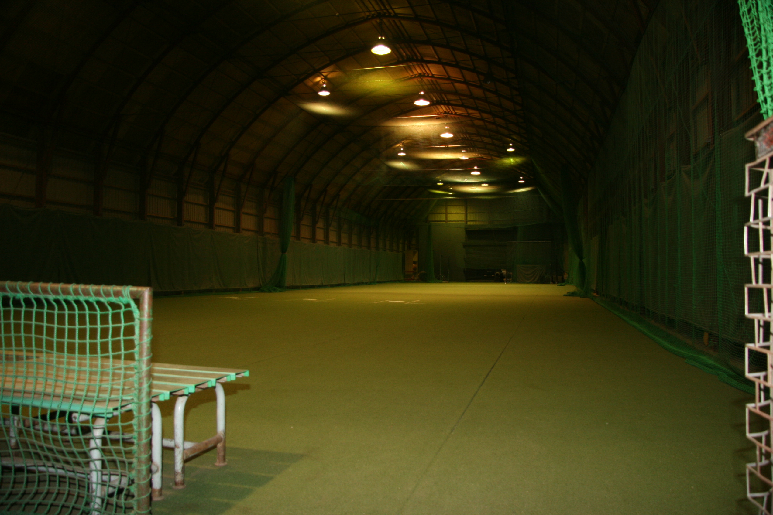 広々とした室内練習場