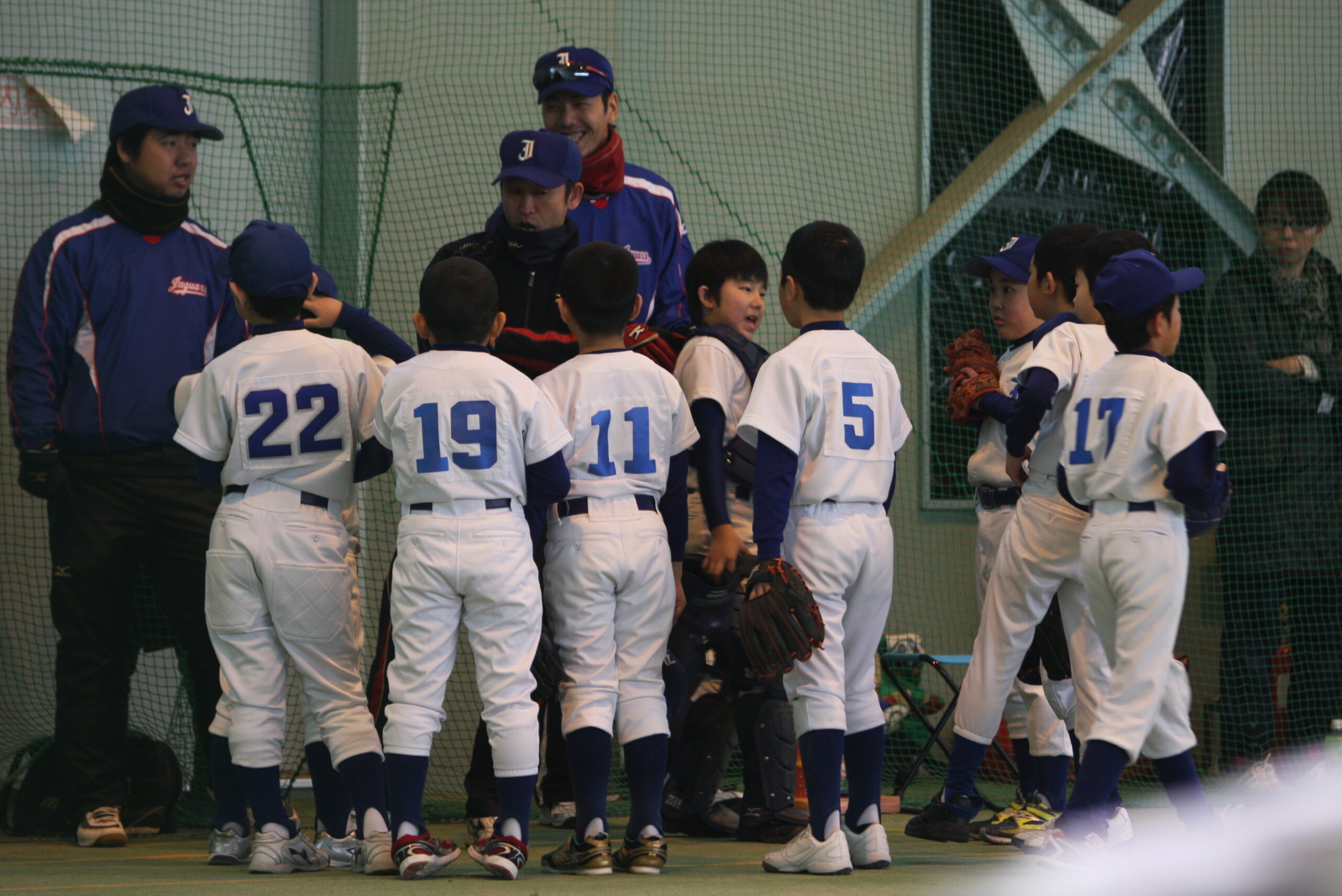 決勝戦、ベンチ前の上富良野ナイン