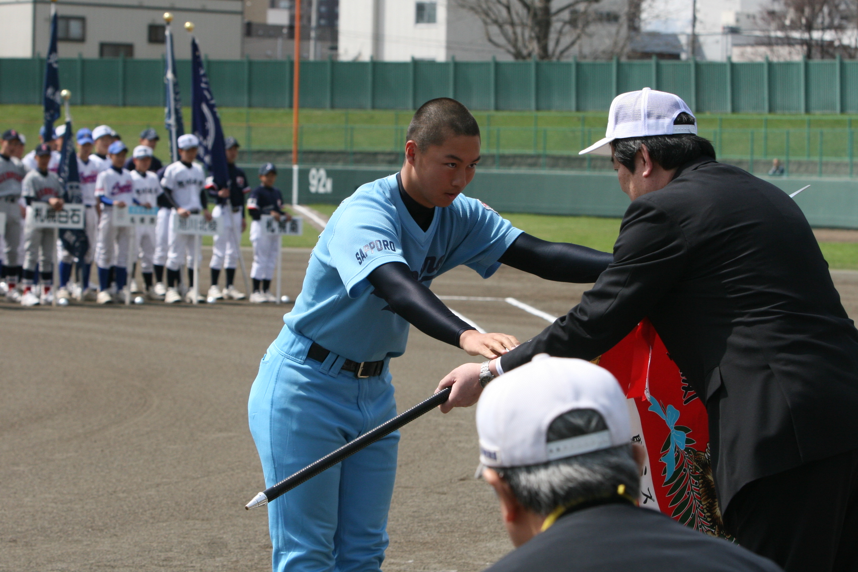 優勝旗返還