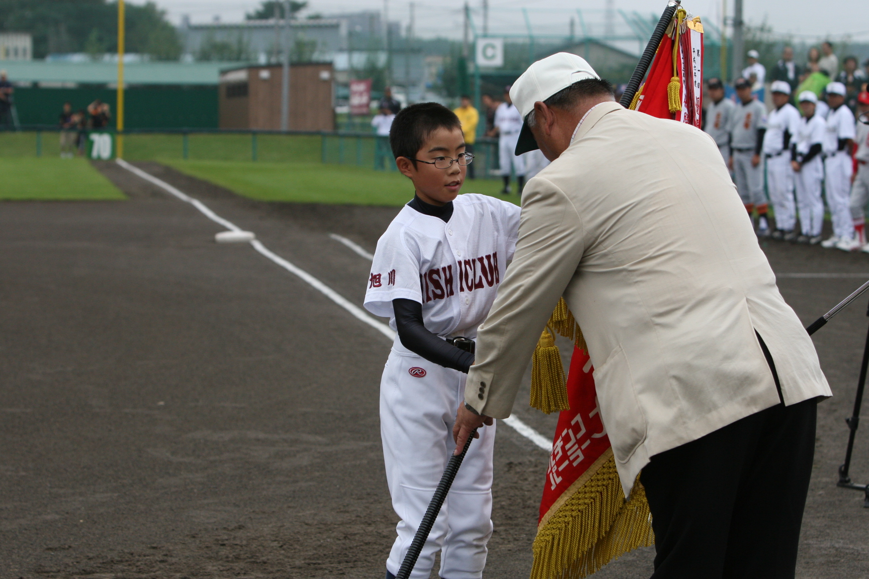 優勝旗返還