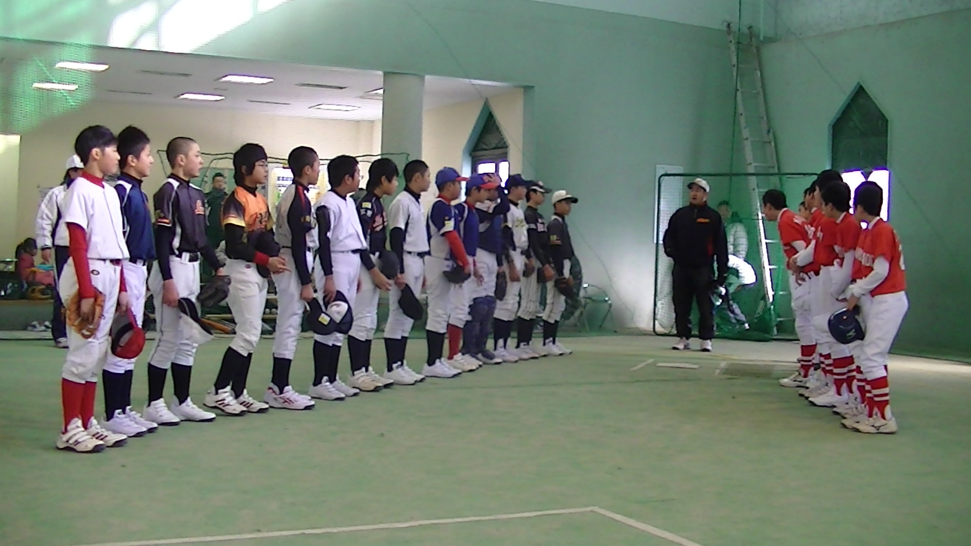 練習初日に練習試合を行った。