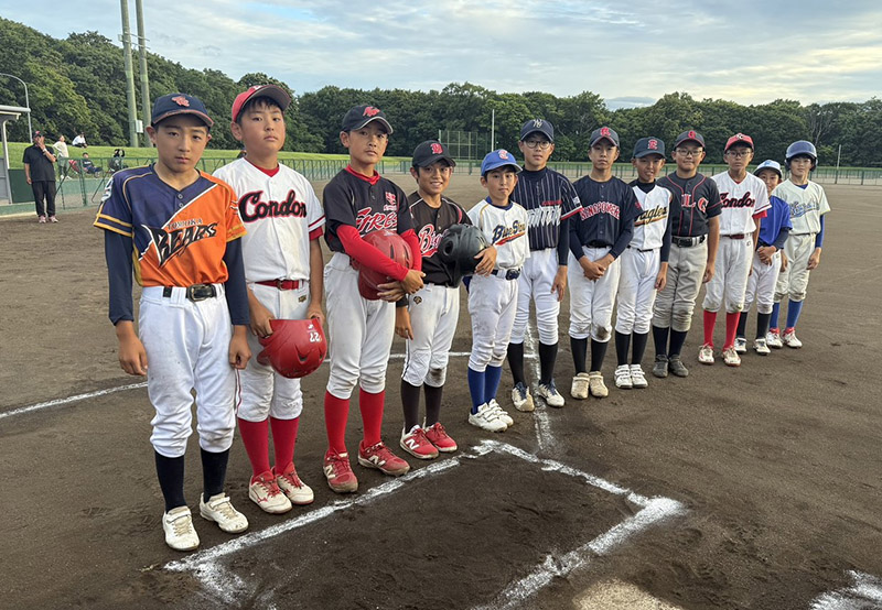 整列時、三塁側の選手達