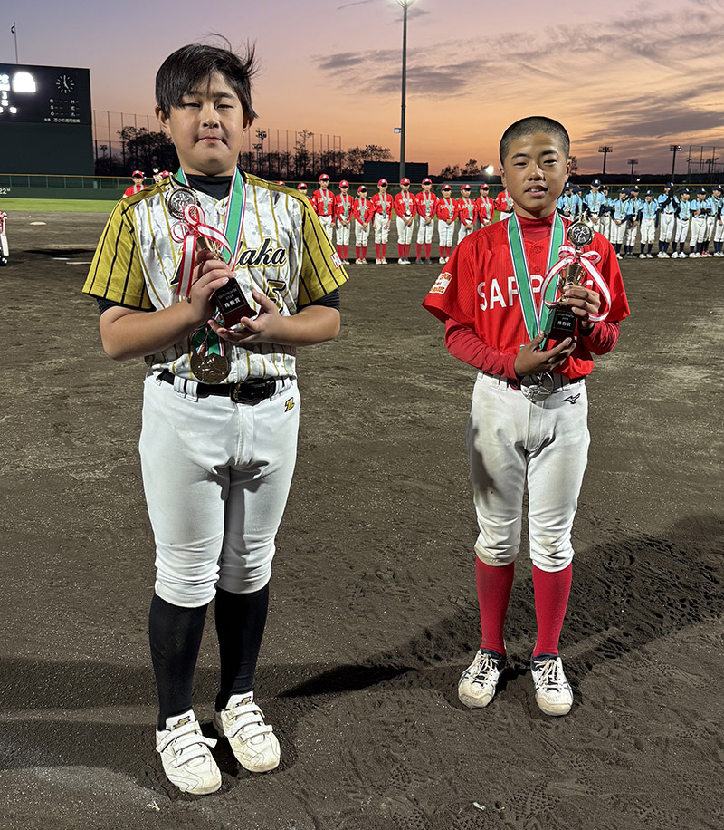 殊勲賞・左から齋藤、中野