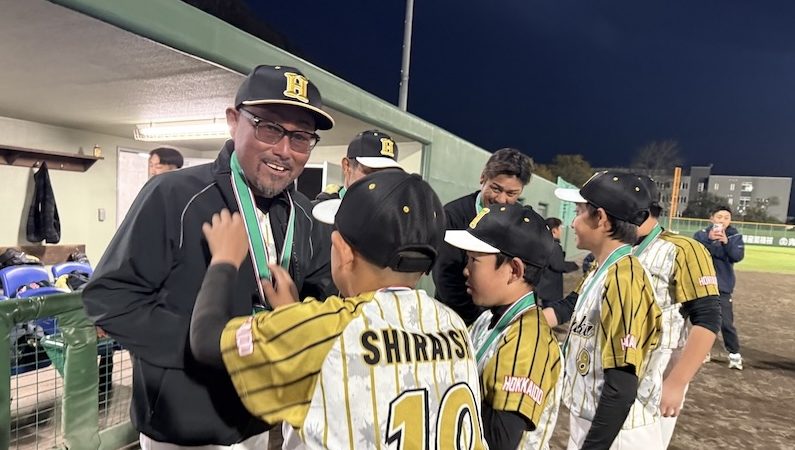 勝者にも敗者にも拍手を！　日高選抜の初優勝、その舞台を支えた人たち 